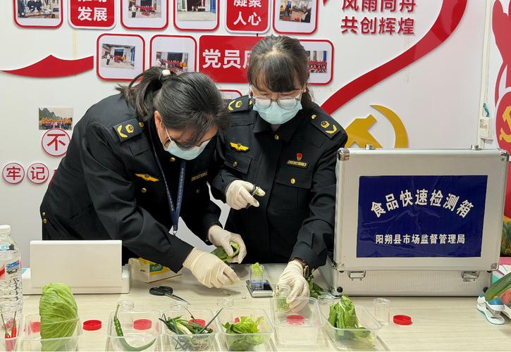 各专项行动小组分赴学校食品供应商仓储配送点,学校食堂,种养殖源头点